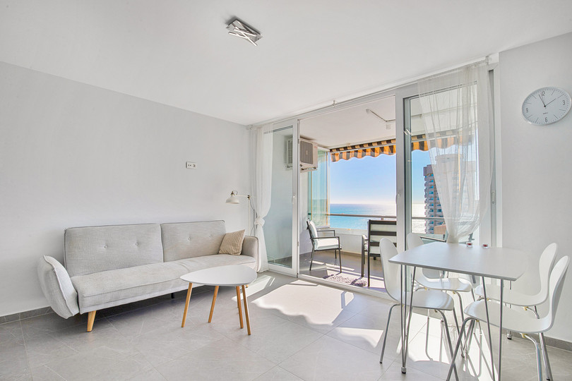 Cosy and bright one bedroom apartment with panoramic sea views by the beach boulevard, Fuengirola!