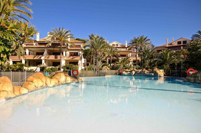 This luxury 3 bedroom apartment is located in prestigious and exclusive area of Los Monteros Playa on the first beach line and just a few minutes from