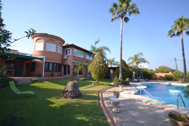 Estepona, Costa del Sol, Málaga, Spain - Villa - Detached