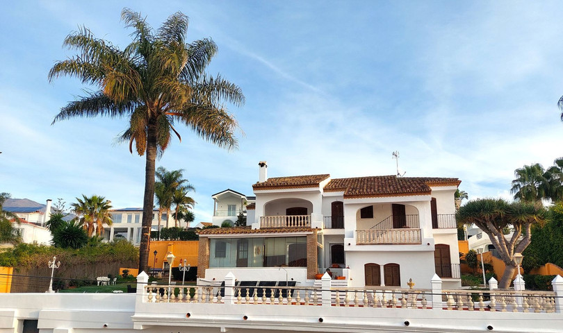 Estepona, Costa del Sol, Málaga, Spain - Villa - Detached