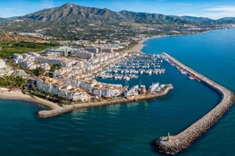 Puerto Banús, Costa del Sol, Málaga, Spain - Apartment - Middle Floor