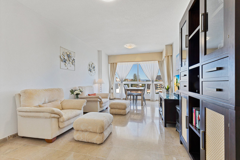  A superbly located 2 bedroom penthouse apartment in the popular Don Joaquin community in Benalmadena Costa.