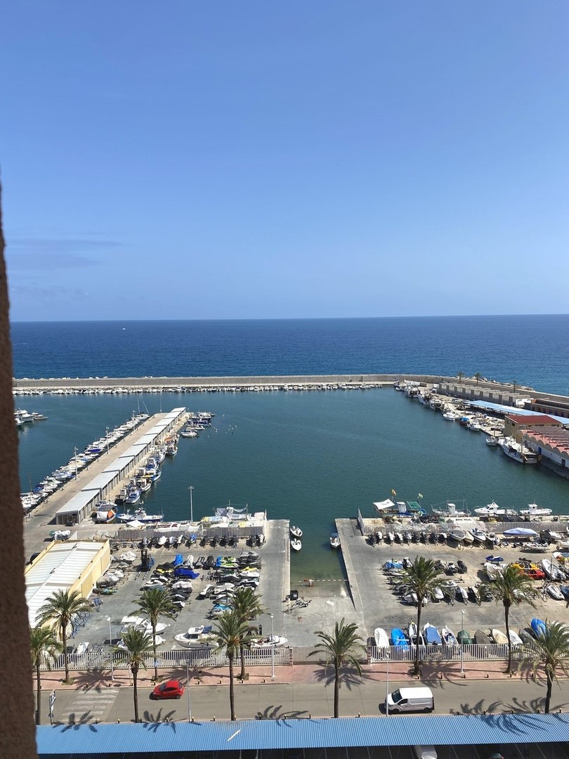 12th floor one bedroom apartment with sea views for sale in Fuengirola!