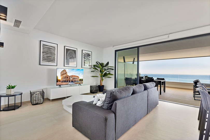 A stunning new duplex with sea views in Fuengirola.